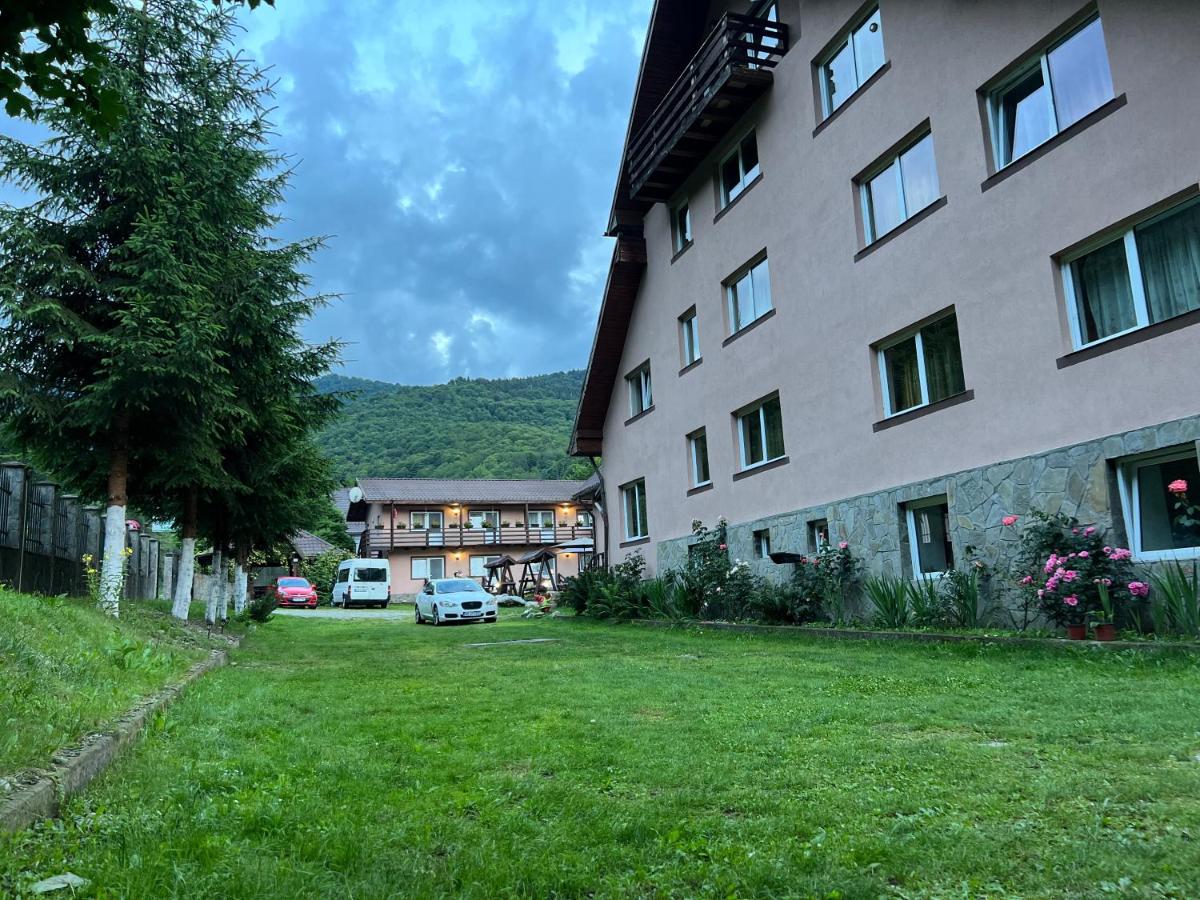 Pensiunea Flora - Housity