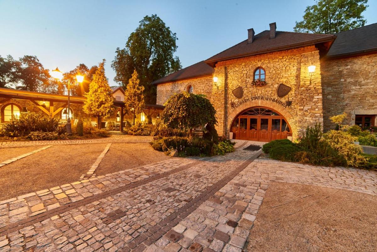 Folwark Stara Winiarnia - Housity