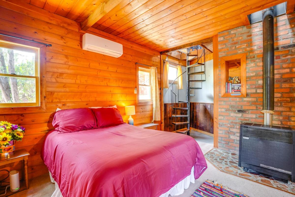 Bisbee Vacation Rental with Mountain Views and Sunroom - Housity