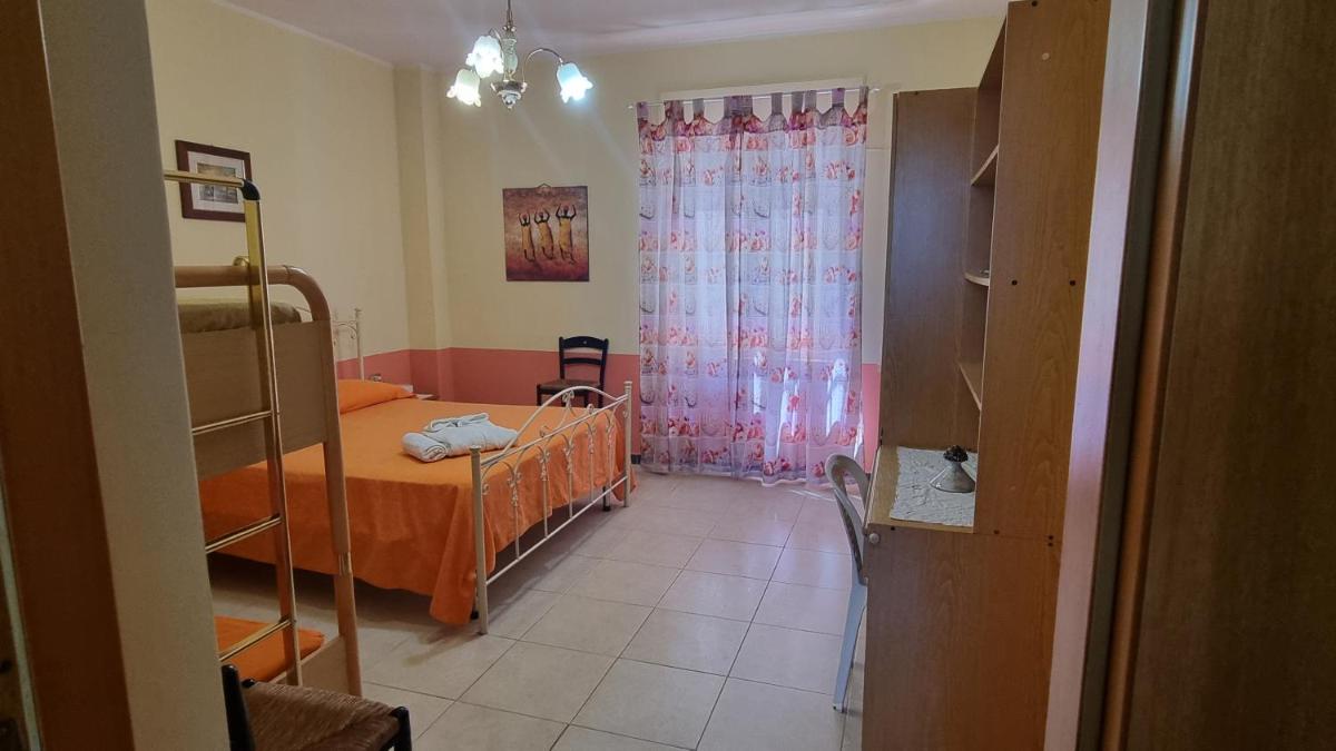 Casa Sibarys 20 mt dalla Stazione piano terra - Hizvo
