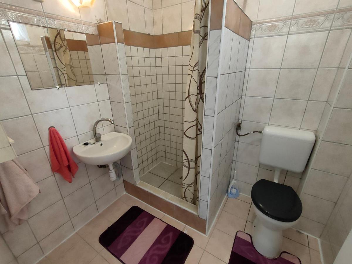 Kékturás-Tóra-Nyíló privát bérlemény - Housity