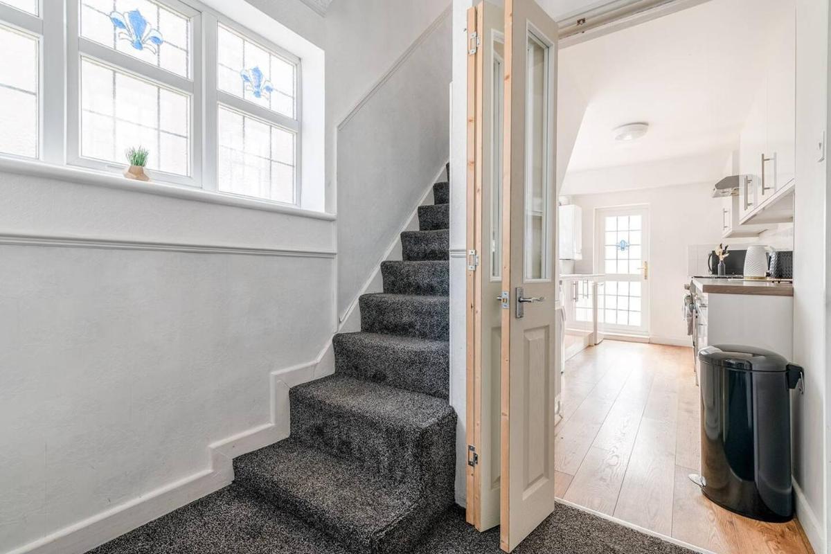 Suitetrails - 3-Bed House Near Lakeside Mall, Onsite Parking