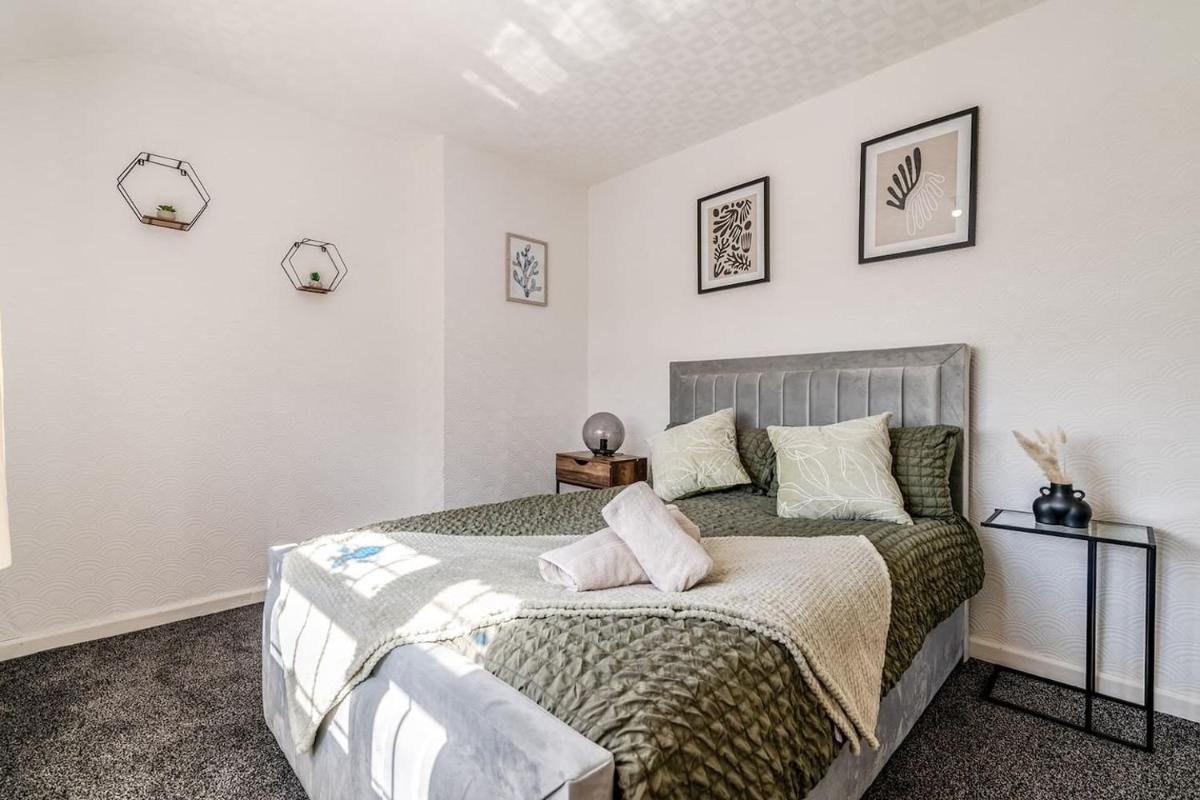 Suitetrails - 3-Bed House Near Lakeside Mall, Onsite Parking
