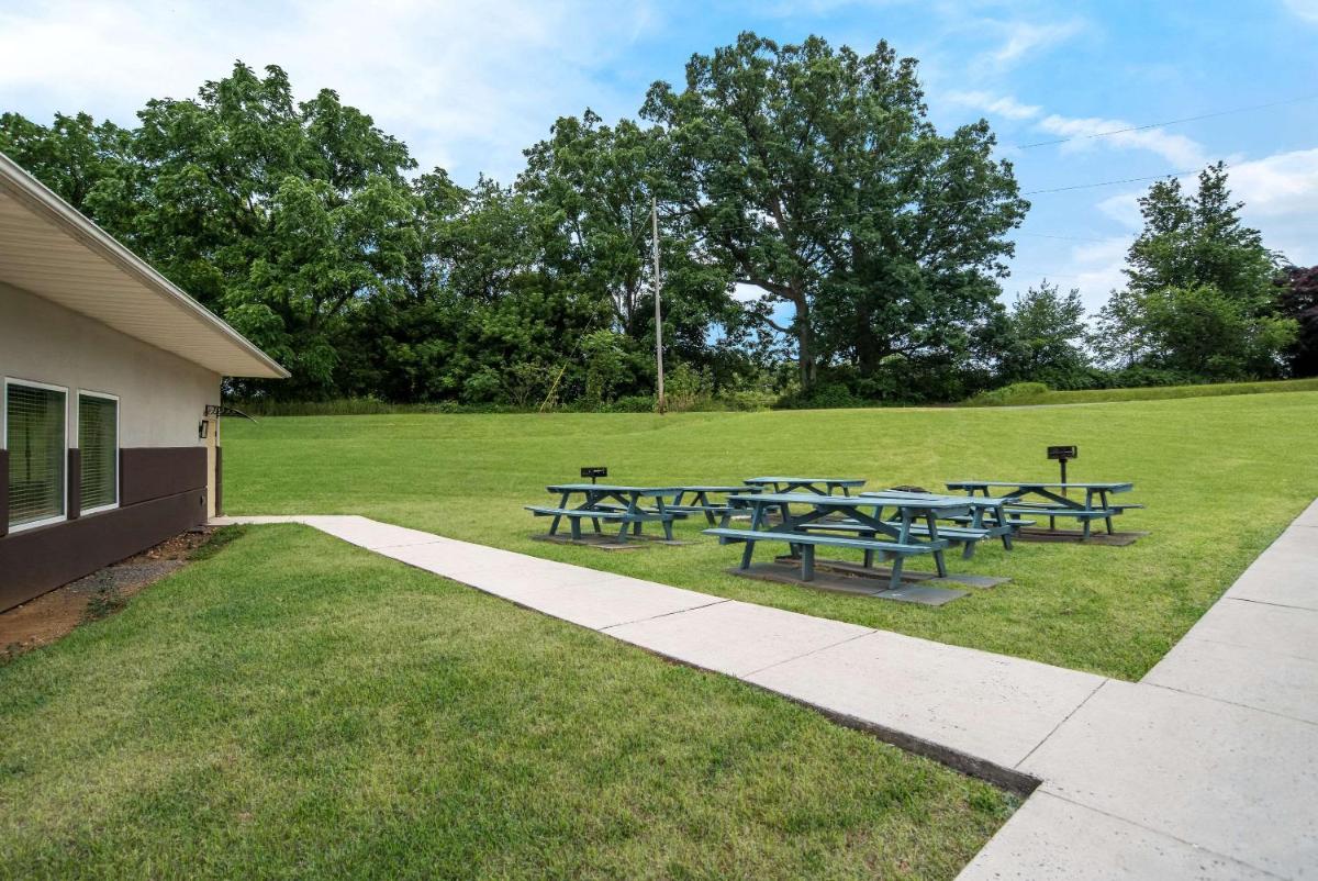 Quality Inn & Suites Chambersburg - Housity