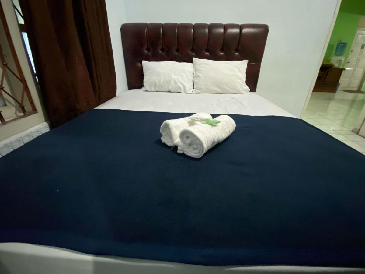 Guest House Hj Muriyah Syariah Slawi Mitra RedDoorz - Housity