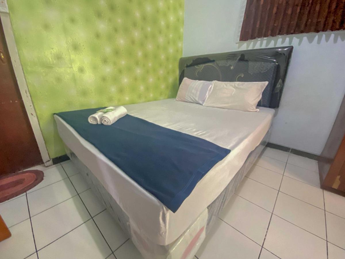 Guest House Hj Muriyah Syariah Slawi Mitra RedDoorz - Housity
