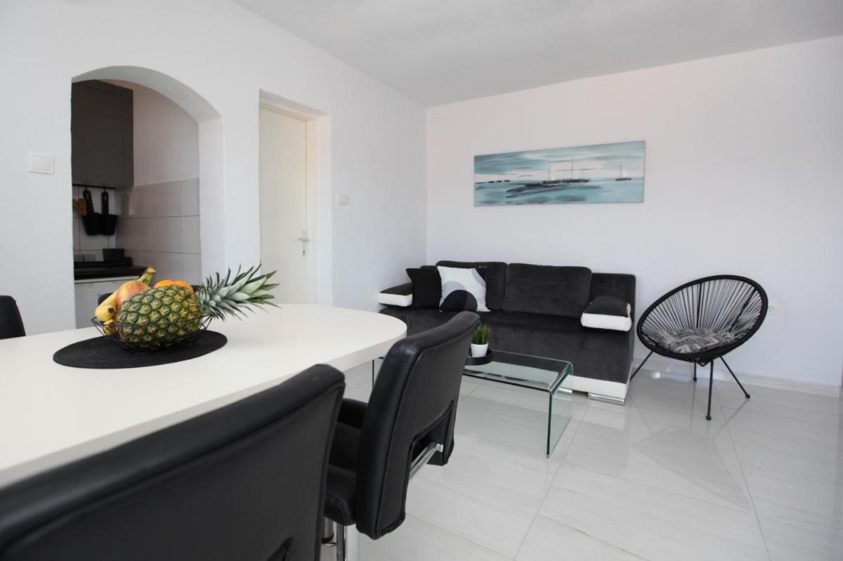 Apartment with terrace and sea view - LUCIC - Housity