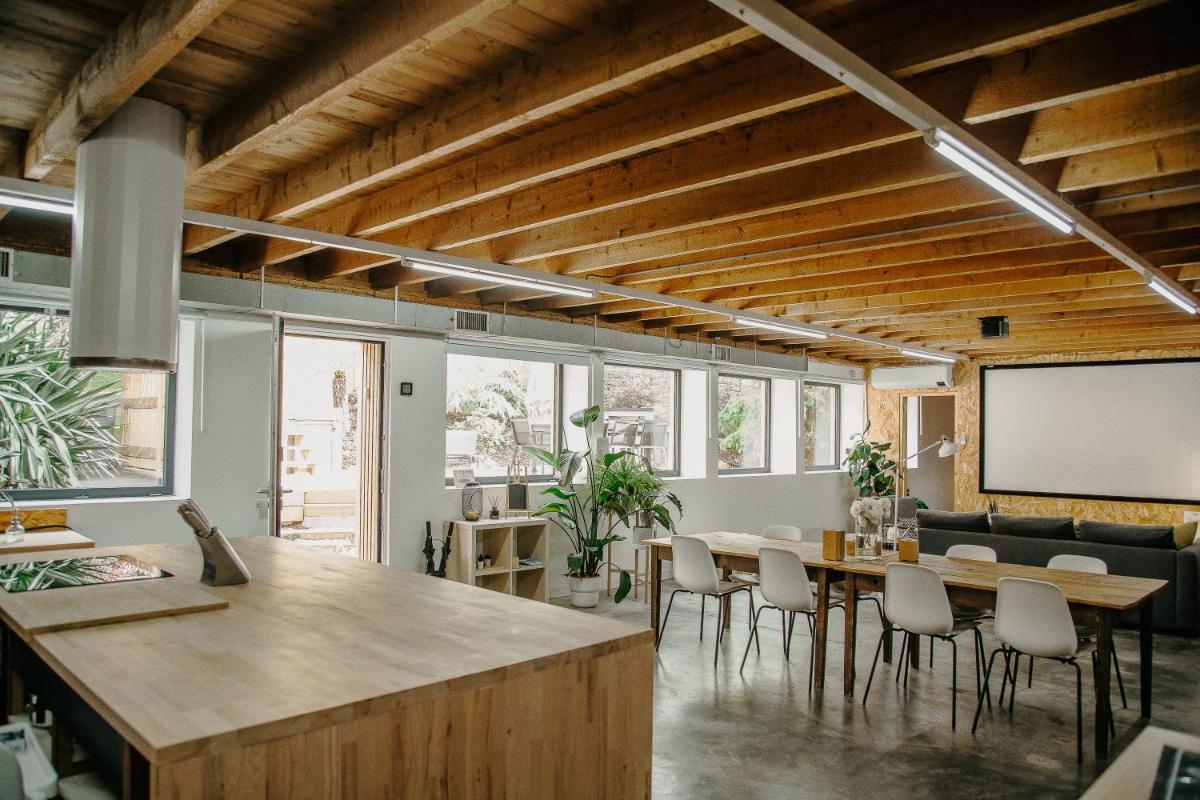 Grand loft avec Jacuzzi et Home Cinema - Housity