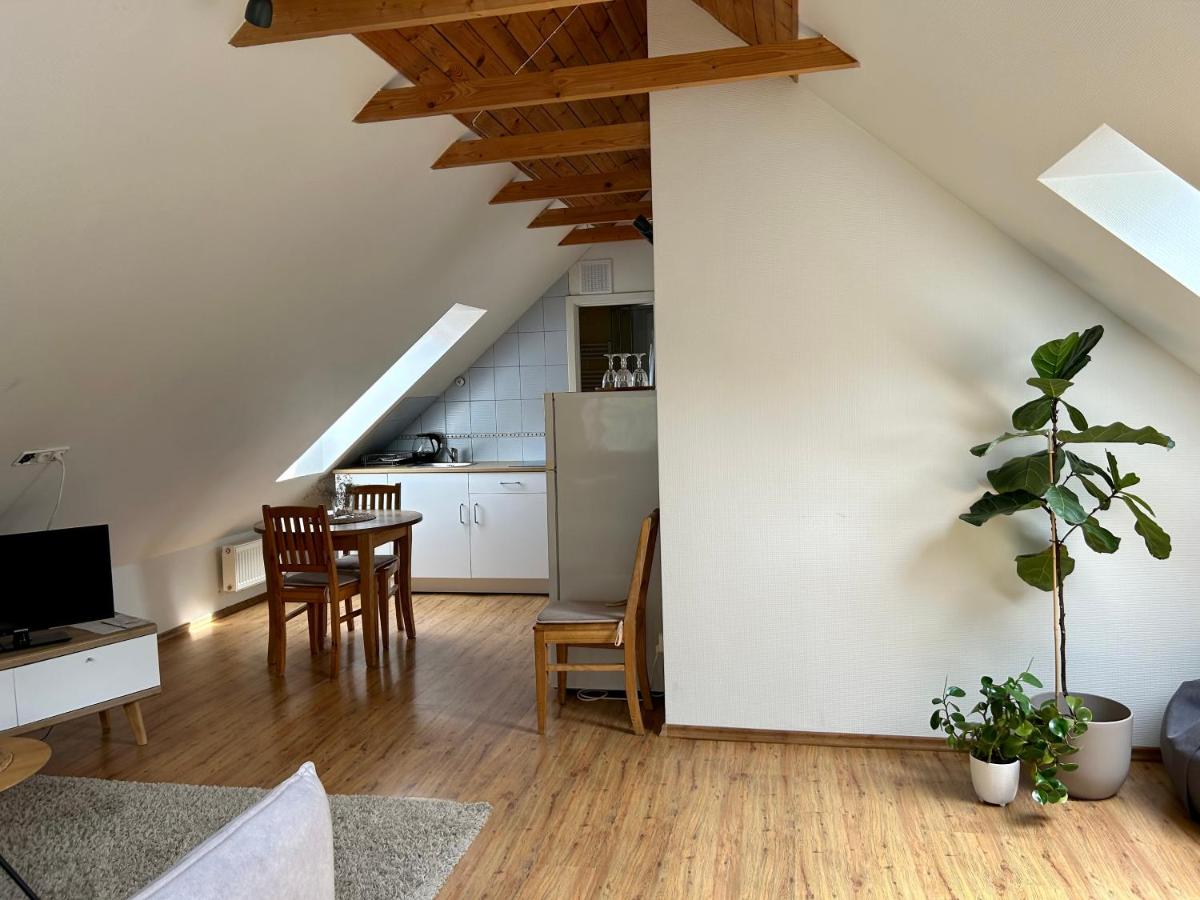 Private apartments in Preila - Housity