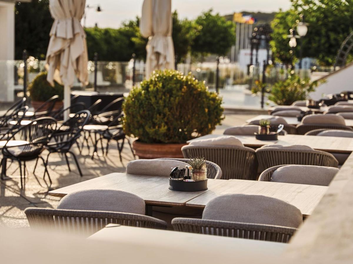 Ein Restaurant oder anderes Speiselokal in der Unterkunft A-ROSA Kurhaus Binz