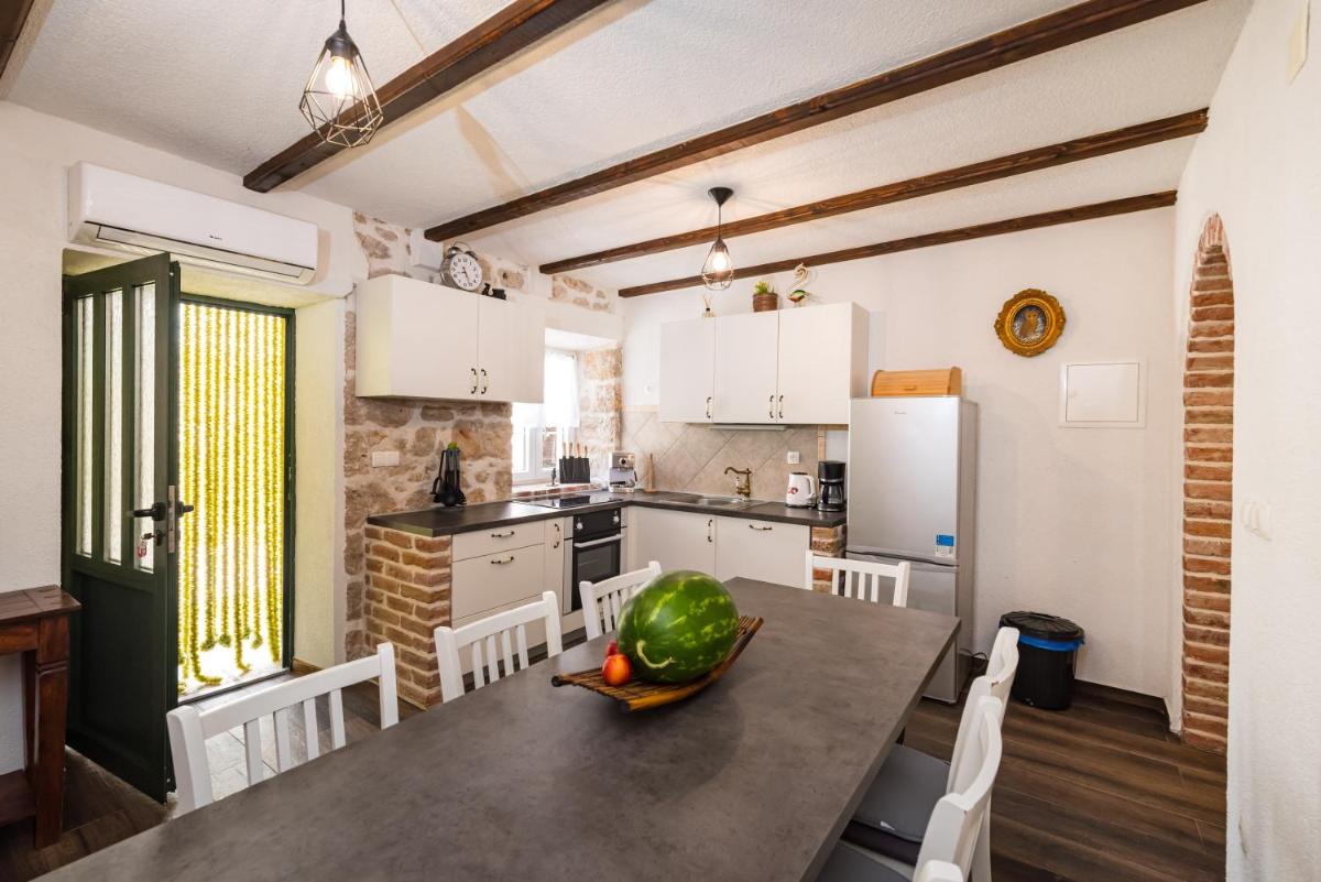Stone House - Housity