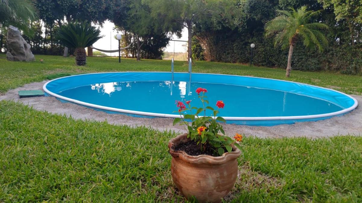 Casa vacanze a 50 mt dal mare con ampio giardino e parcheggio privato - Housity