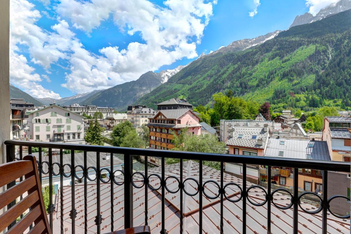 Vue générale sur la montagne ou vue sur la montagne depuis l'hôtel