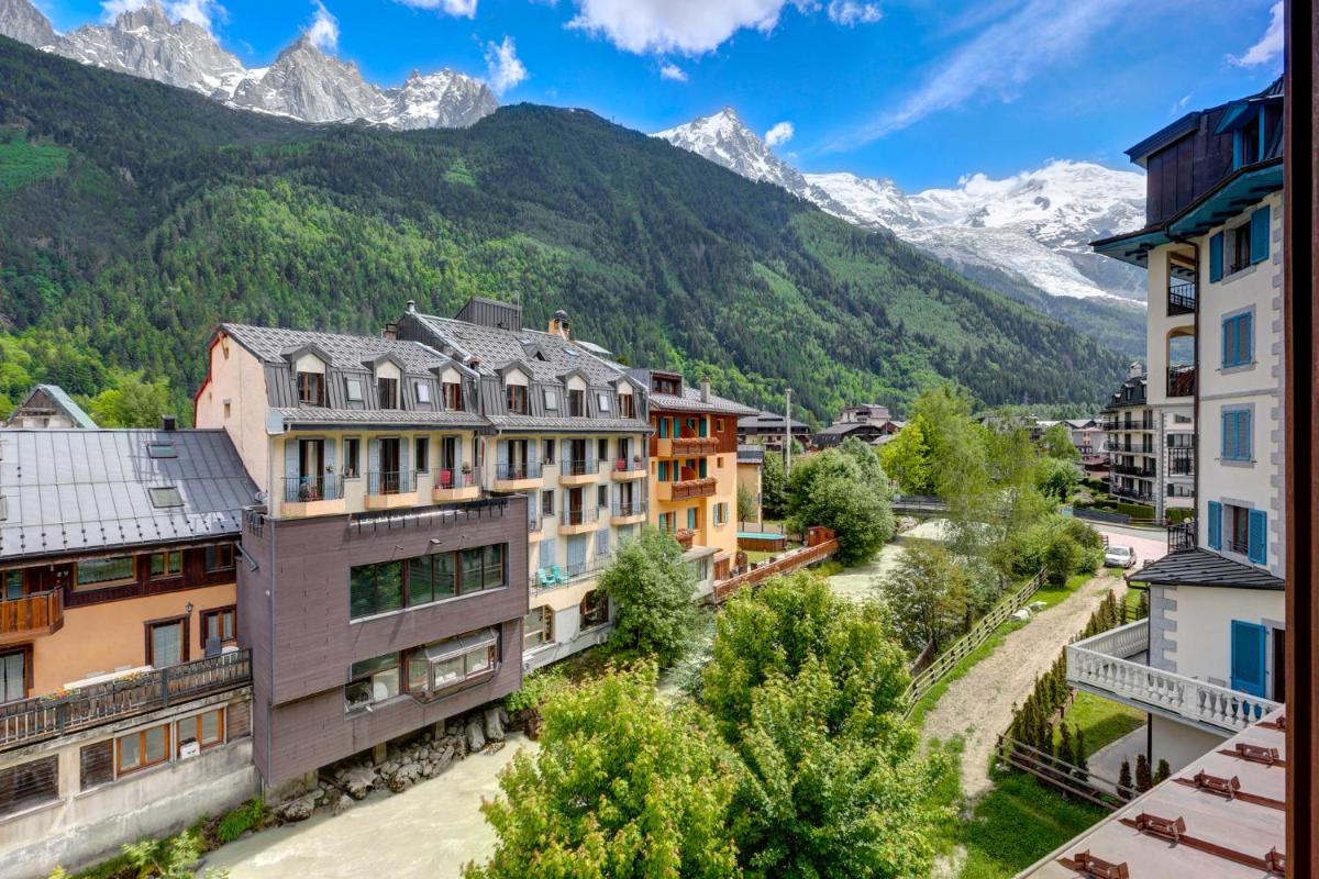 Vue générale sur la montagne ou vue sur la montagne depuis l'hôtel