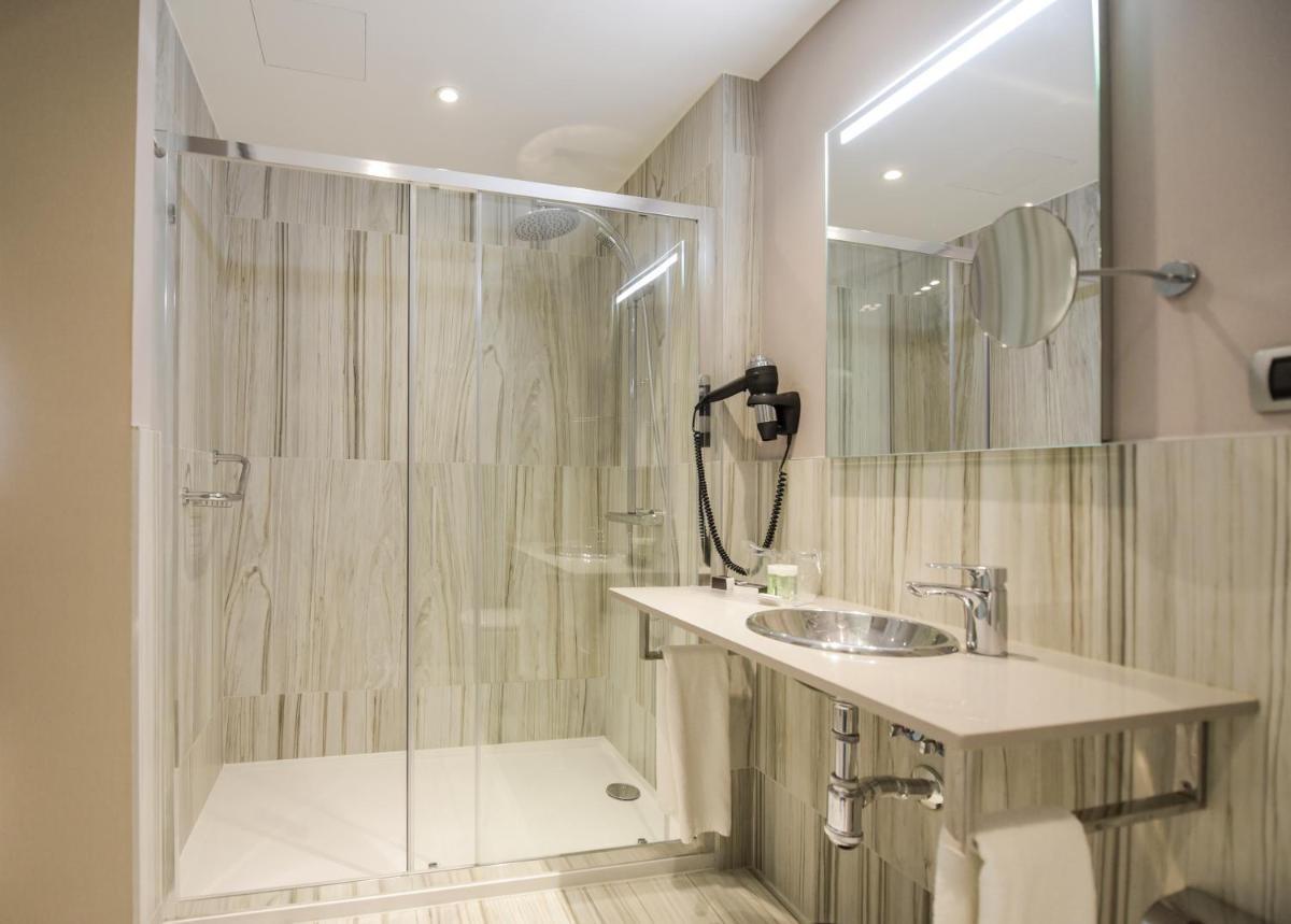 Un baño de Hotel Plaza