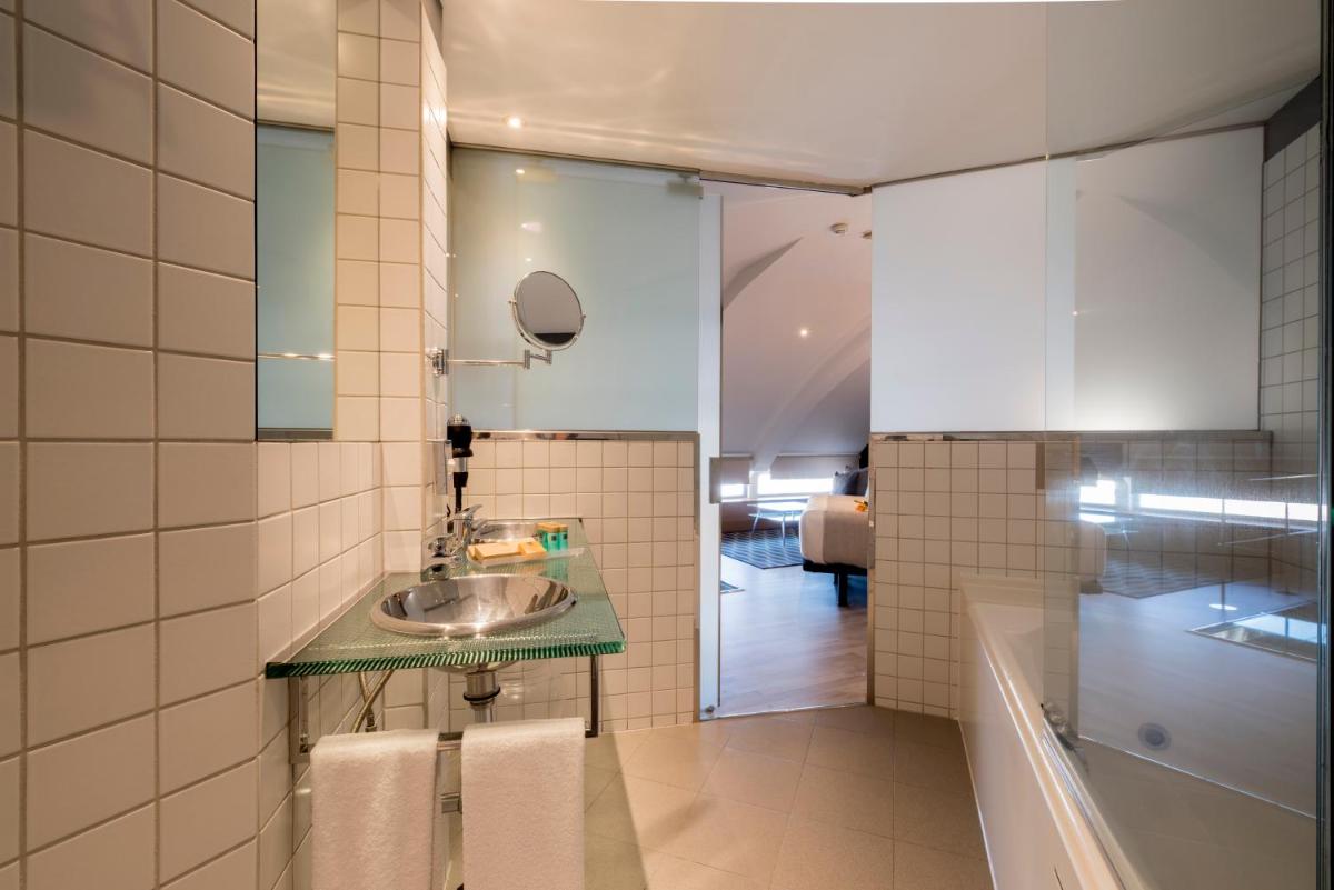 Un baño de Hotel Plaza