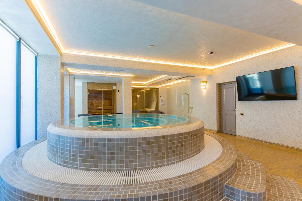 W Regal Boutique Hotel&Spa - Housity