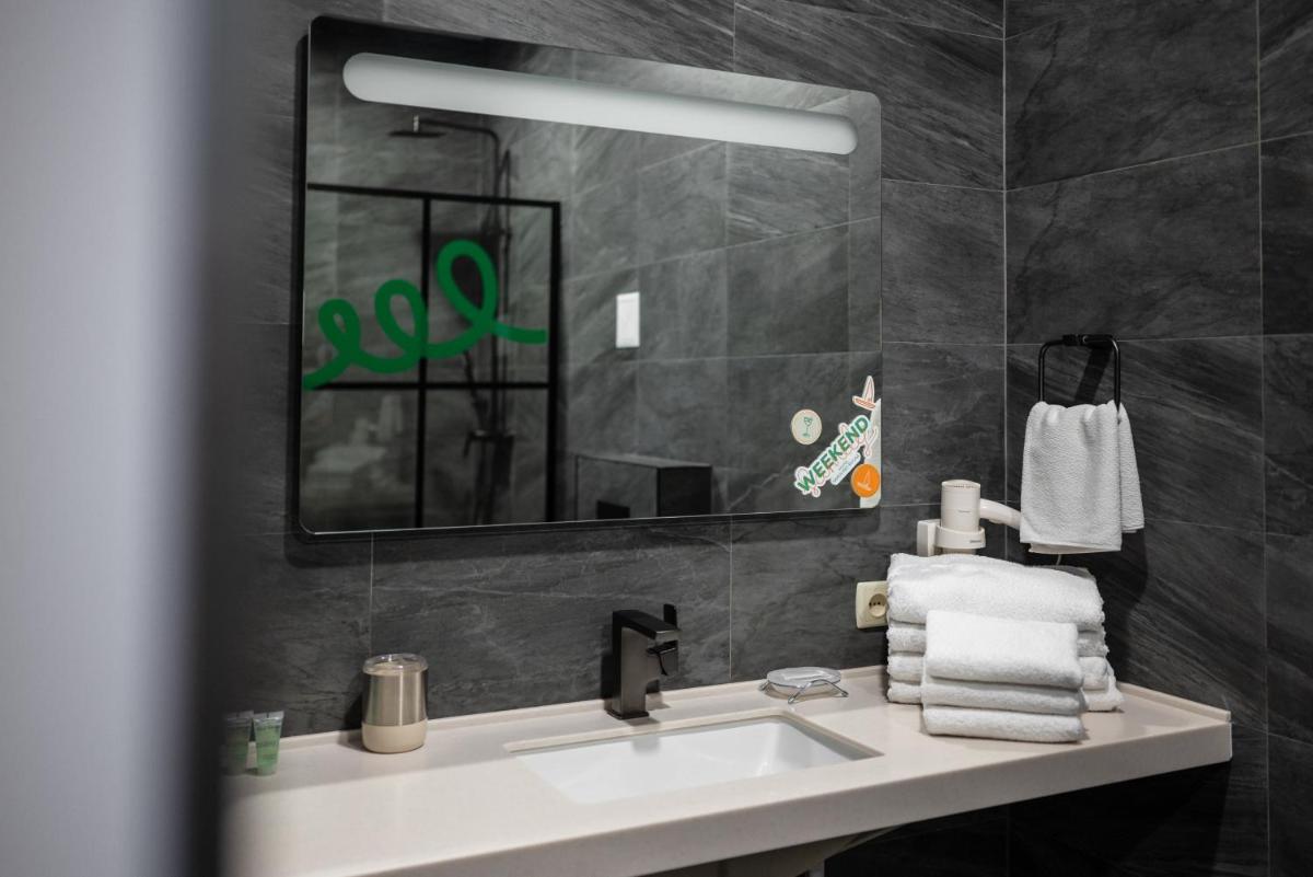 Weekend Family Hotel - Housity