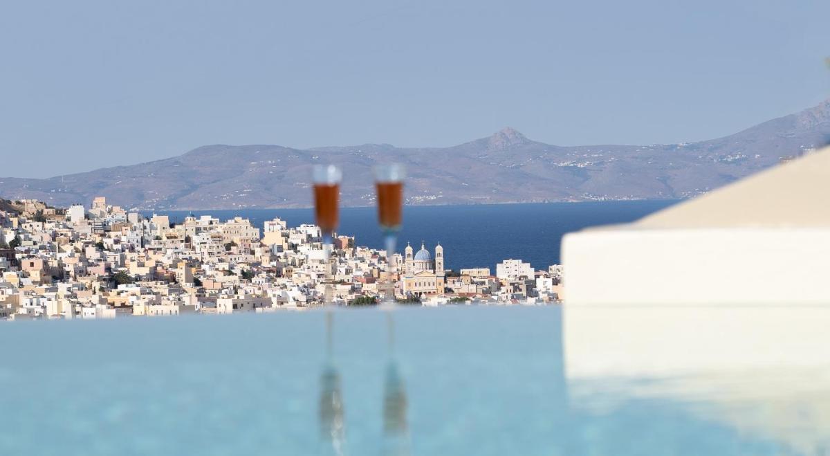 DIPOLIS luxury apartments Syros - Housity