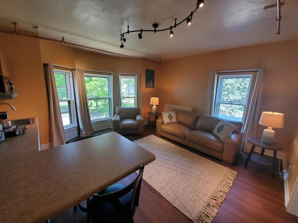 Daniell Manor - Housity