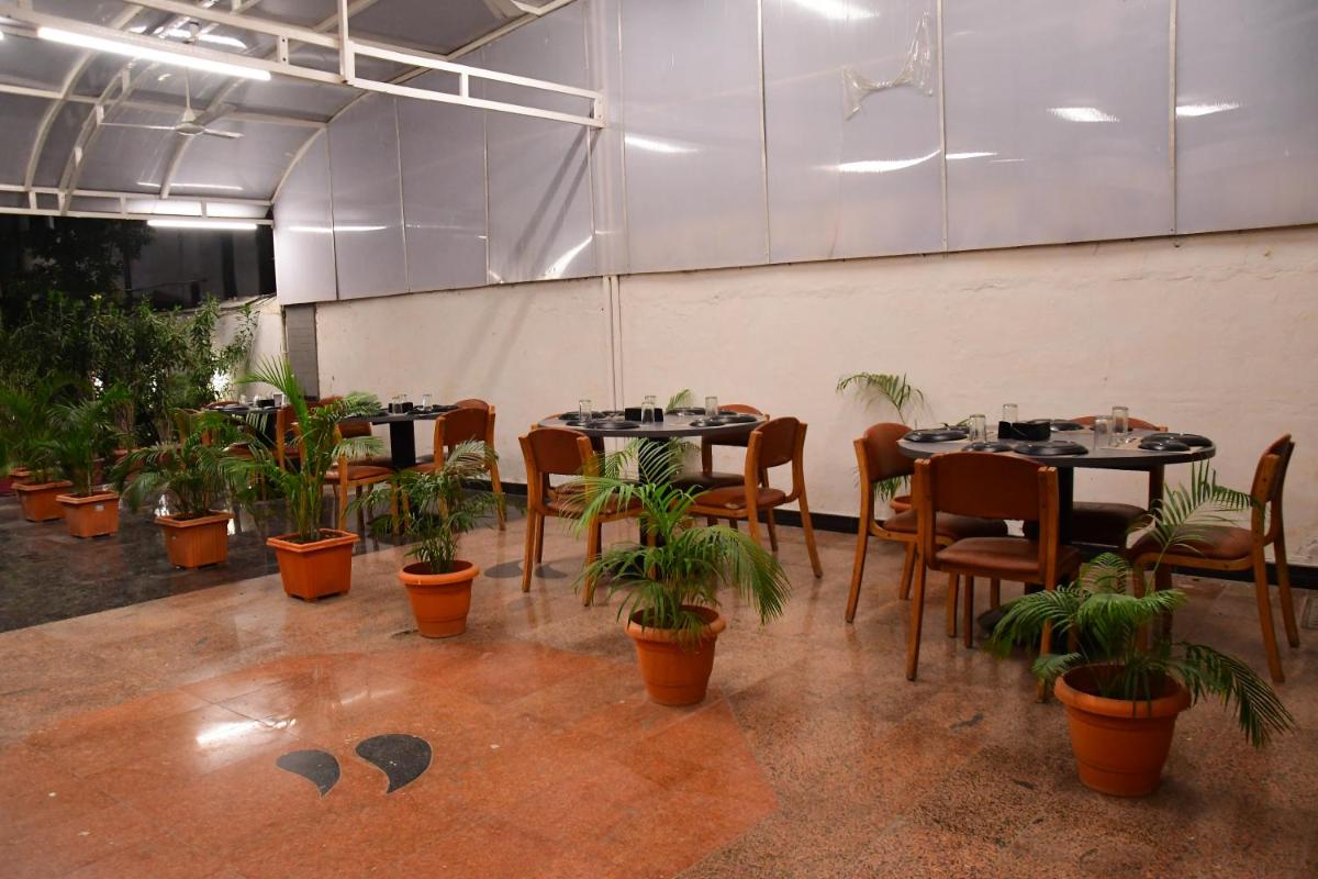 Hotel Regency - Housity