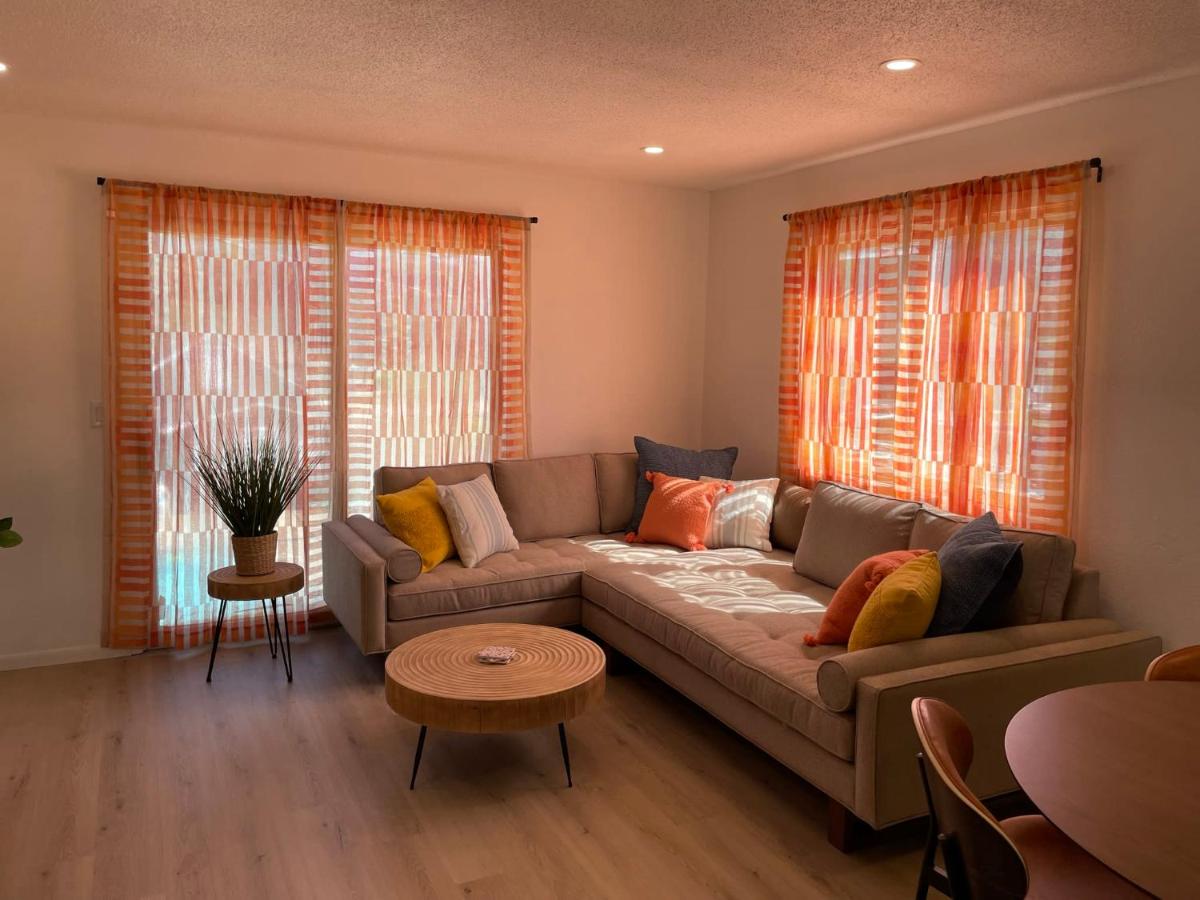 2nd Floor, 2 Bedroom Condo, Sleeps 6 - Housity