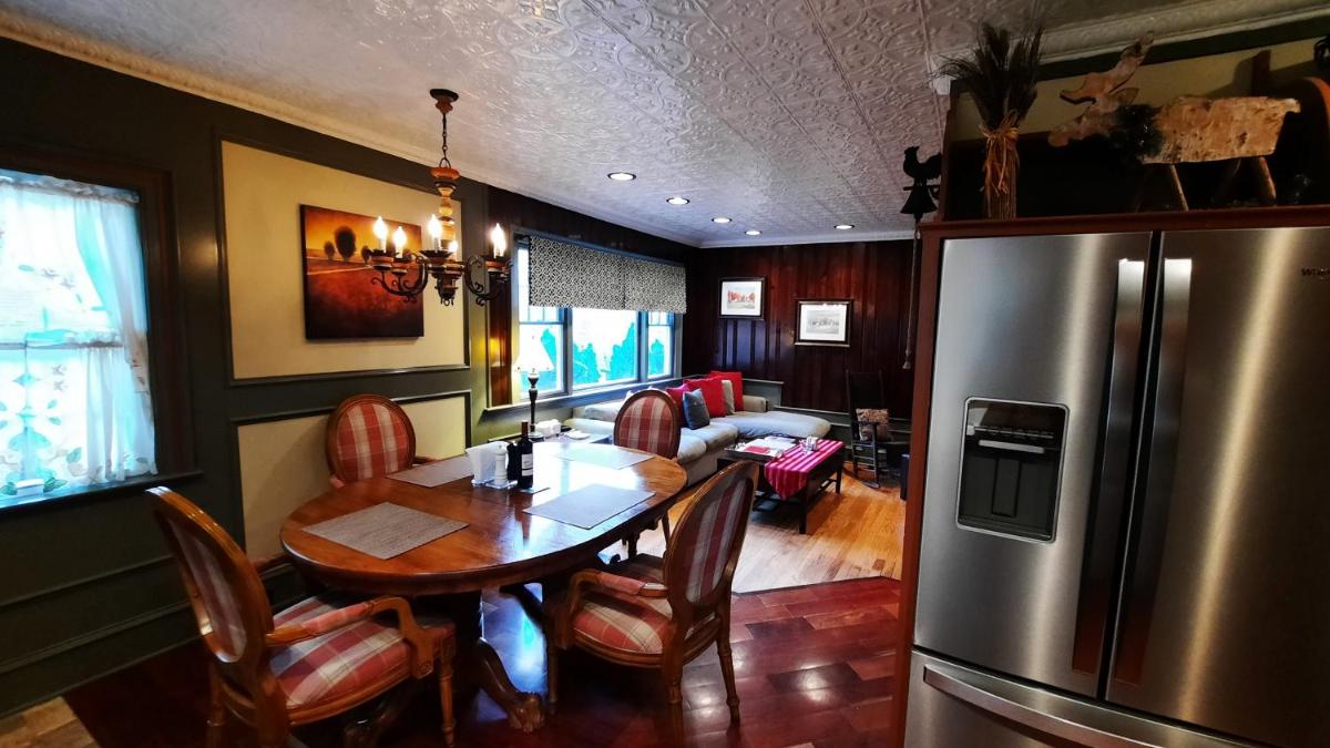 Barn Door Cottage of Lambertville - Housity
