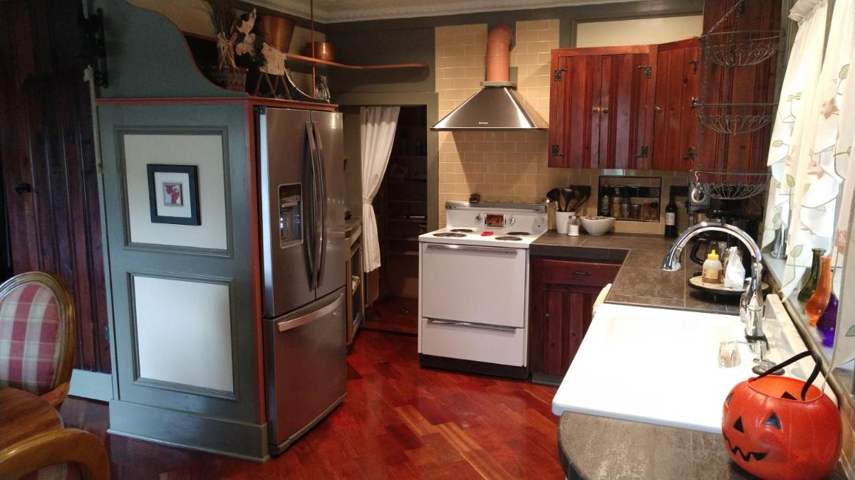 Barn Door Cottage of Lambertville - Housity
