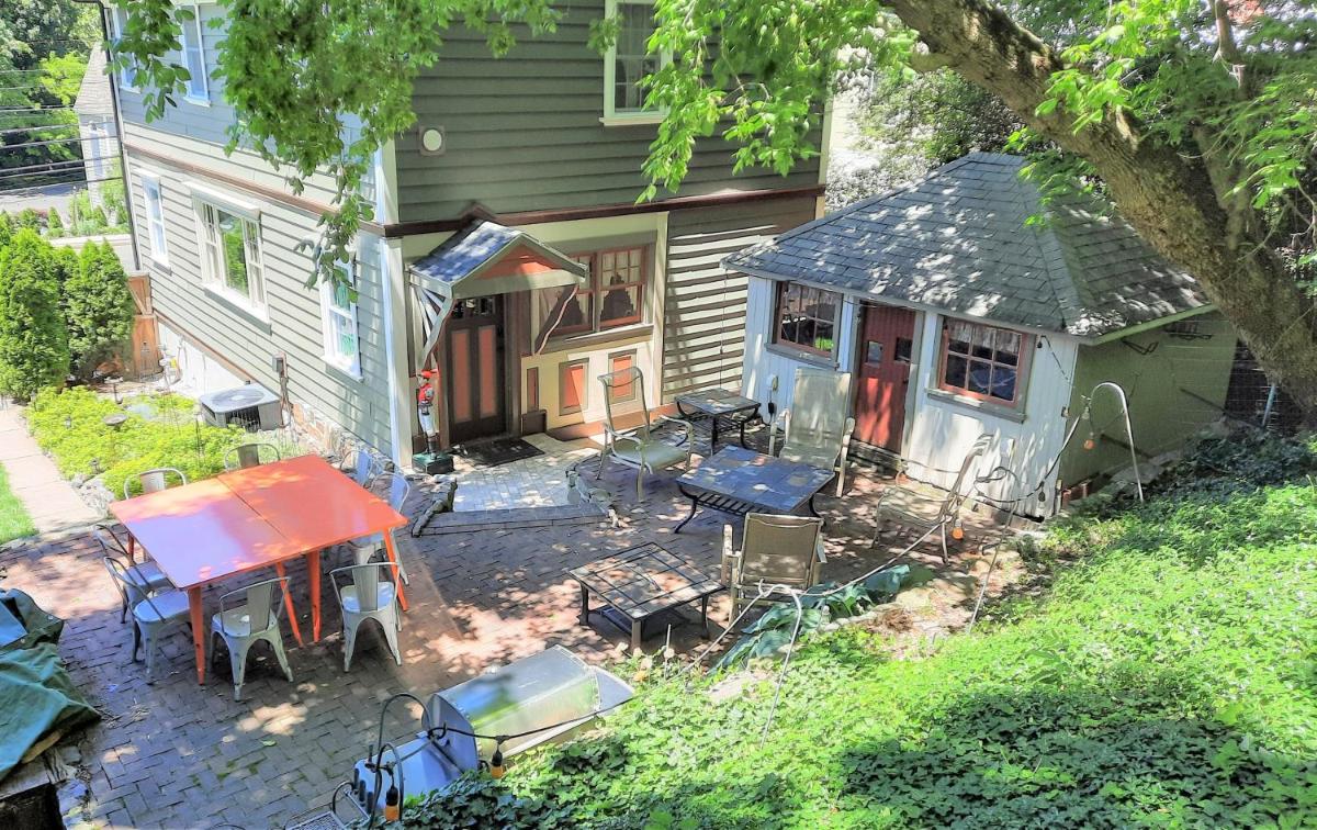 Barn Door Cottage of Lambertville - Housity