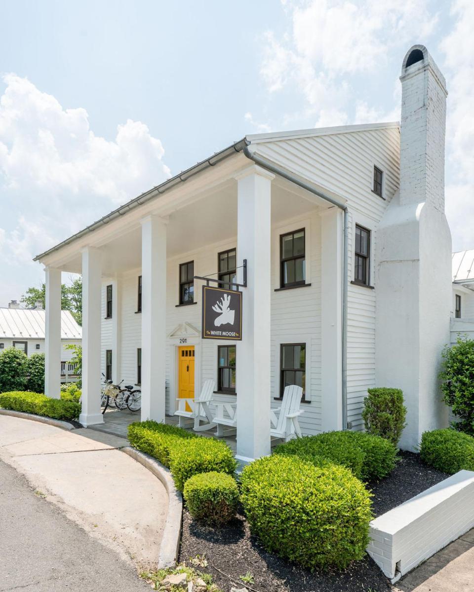 White Moose Inn - Housity