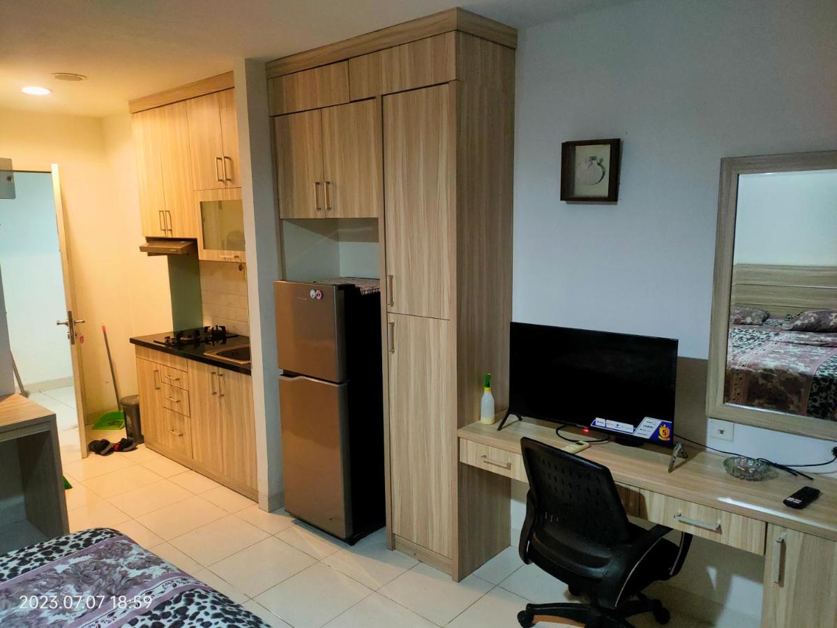 SENTUL TOWER APARTEMEN Mumer Room - Housity