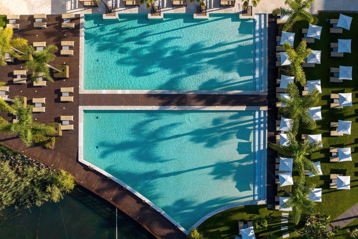 A piscina em ou perto de Domes Lake Algarve, Autograph Collection