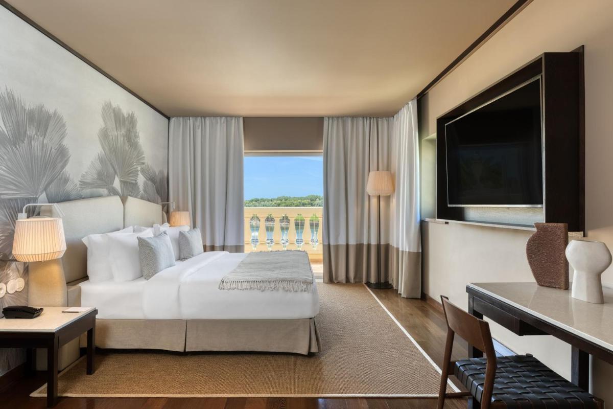 Uma cama ou camas num quarto em Domes Lake Algarve, Autograph Collection
