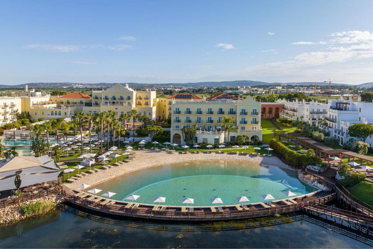 A piscina em ou perto de Domes Lake Algarve, Autograph Collection