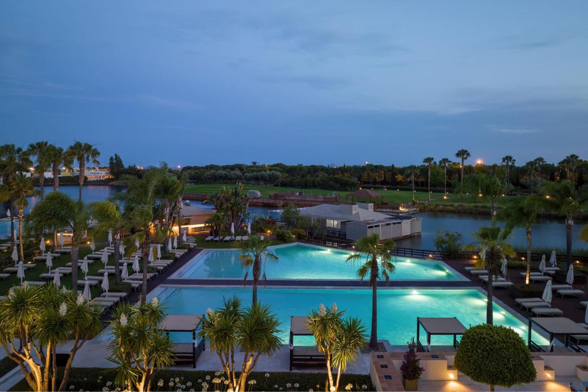 A piscina em ou perto de Domes Lake Algarve, Autograph Collection