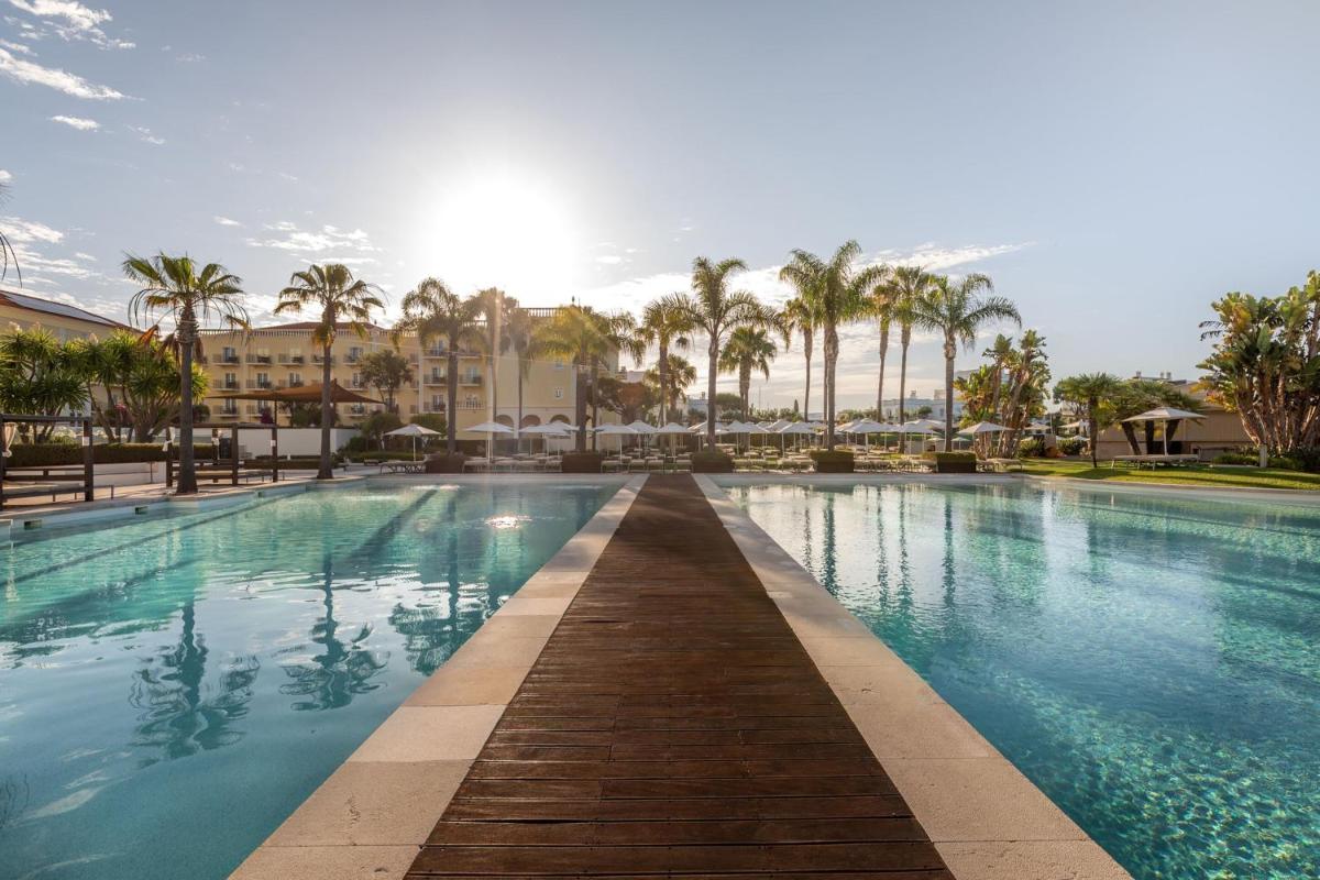 A piscina em ou perto de Domes Lake Algarve, Autograph Collection