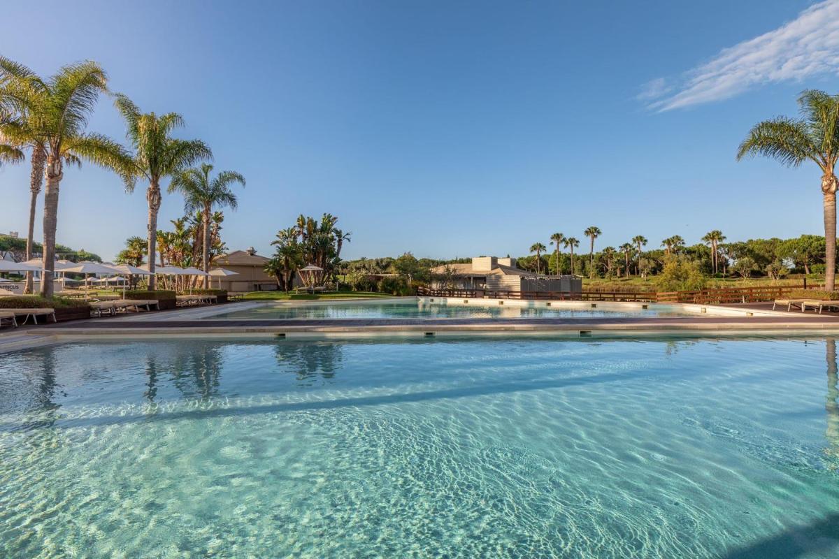 A piscina em ou perto de Domes Lake Algarve, Autograph Collection
