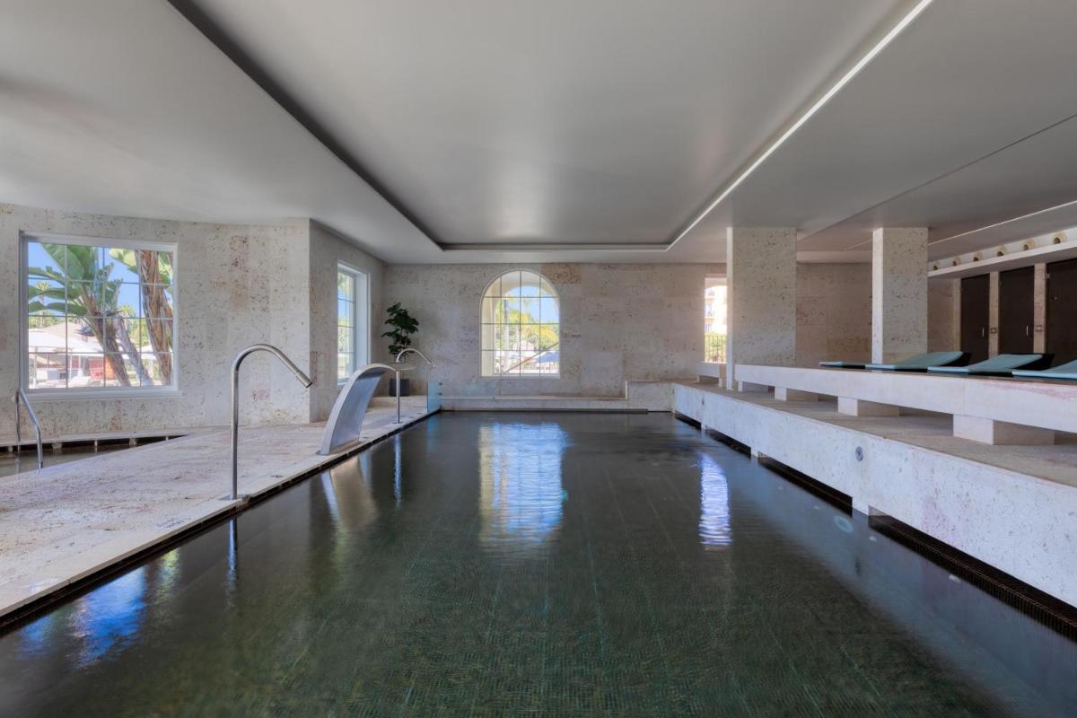 A piscina em ou perto de Domes Lake Algarve, Autograph Collection