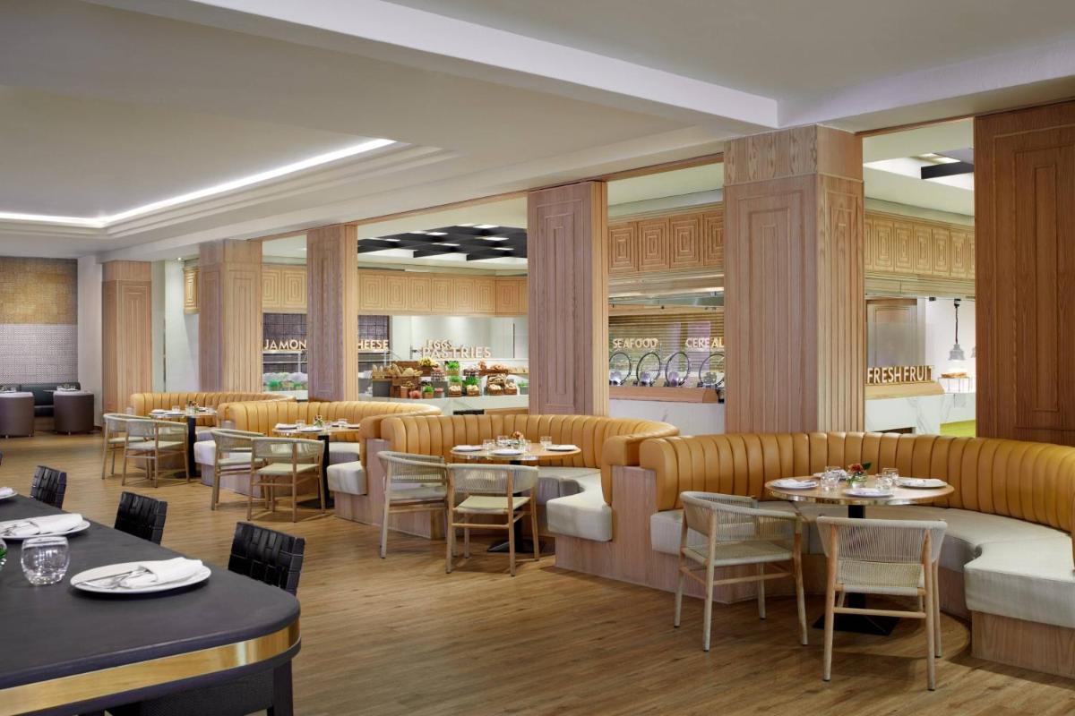 Un restaurante o sitio para comer en The Ritz-Carlton Tenerife, Abama