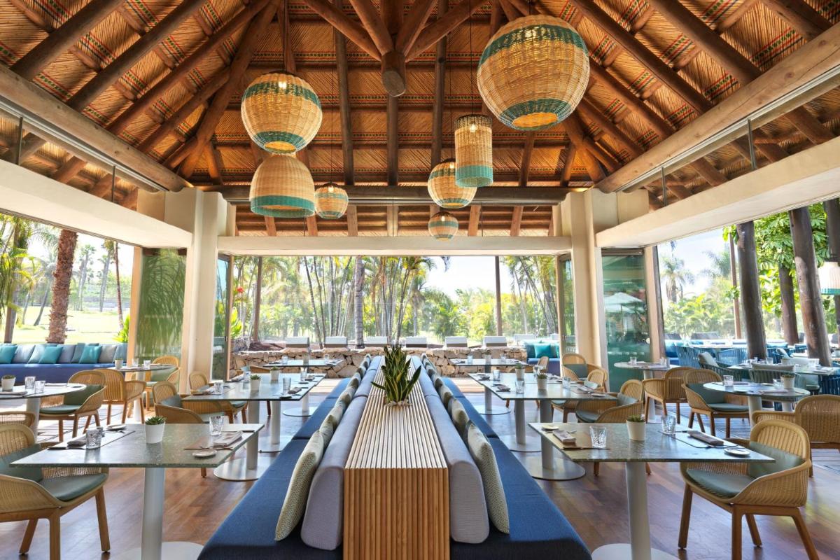 Un restaurante o sitio para comer en The Ritz-Carlton Tenerife, Abama