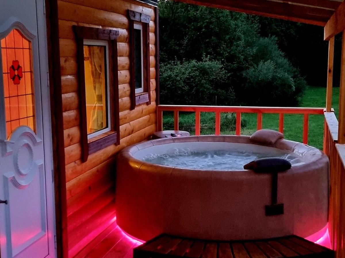 Minijos slėnis ant Minijos upės kranto KETVERGIAI Privatus Rąstinis Namas Jaccuzi Pirtis - Housity
