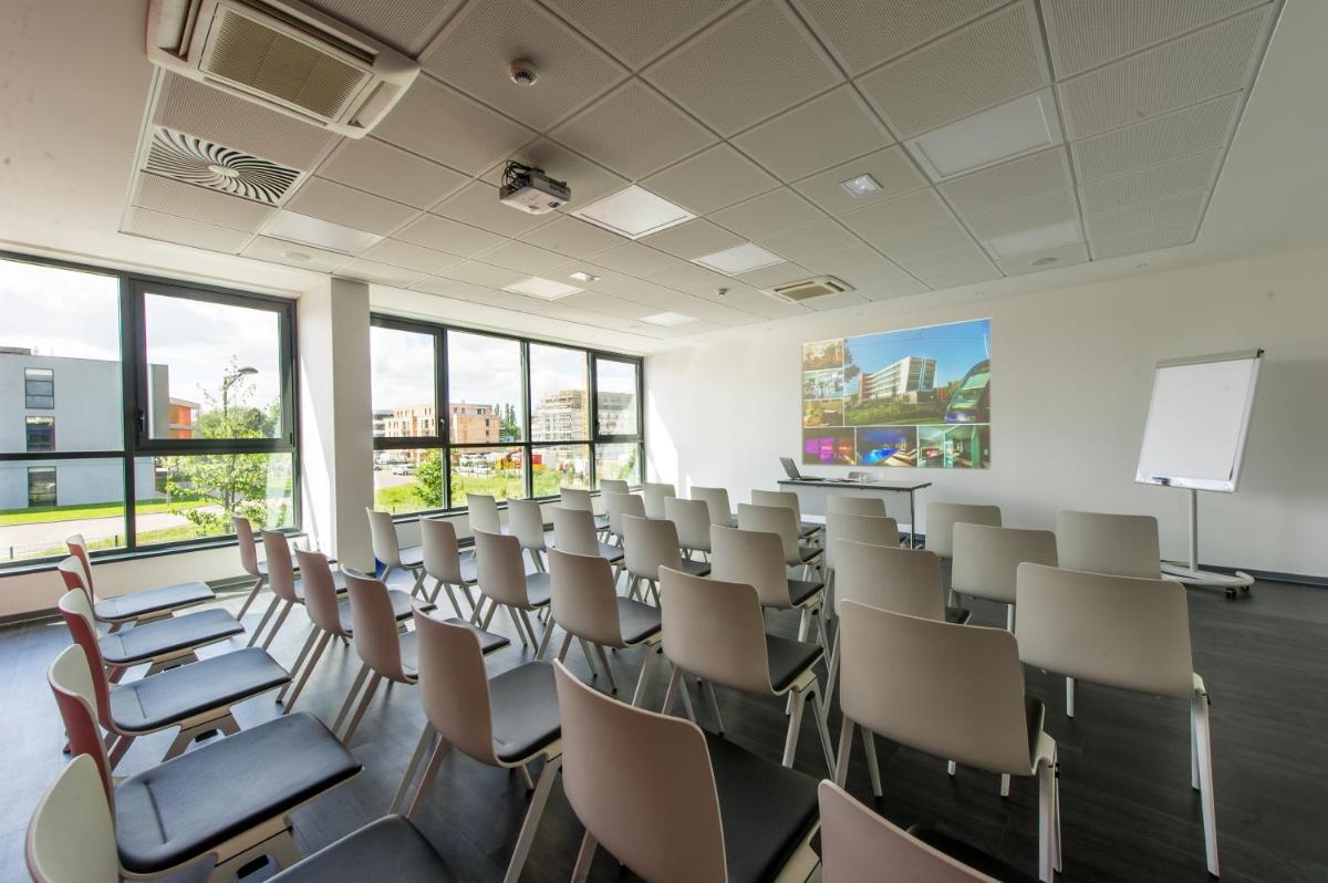 Espace de conférence ou salle de réunion dans l'établissement Hôtel Restaurant Athena Spa