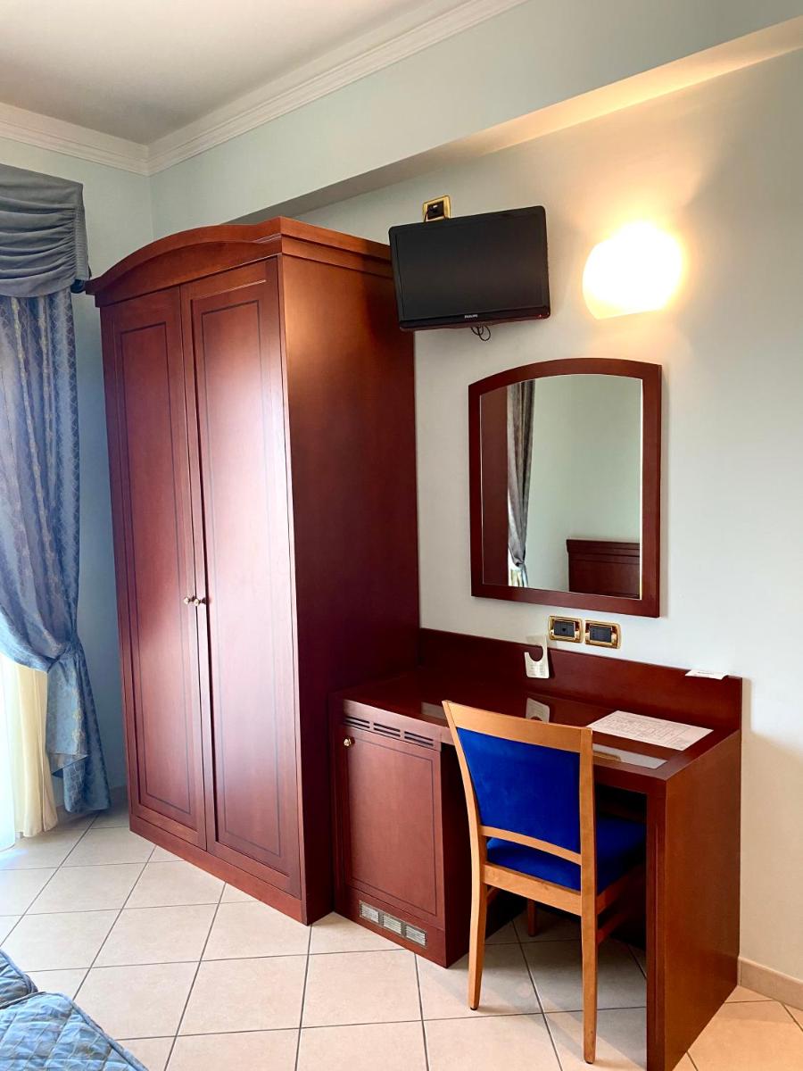 Hotel Sangro - Housity