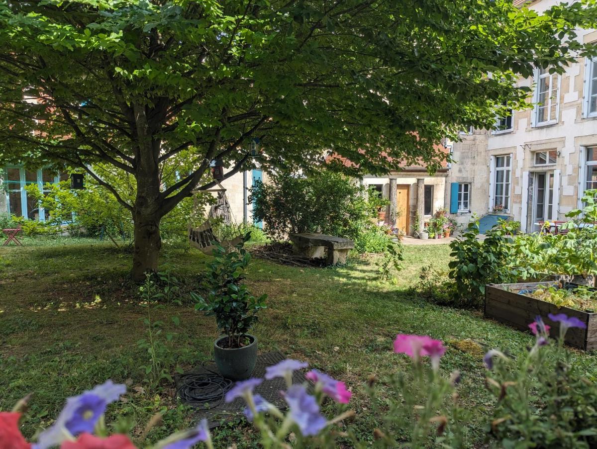 Gîte La Rose trémière - Housity
