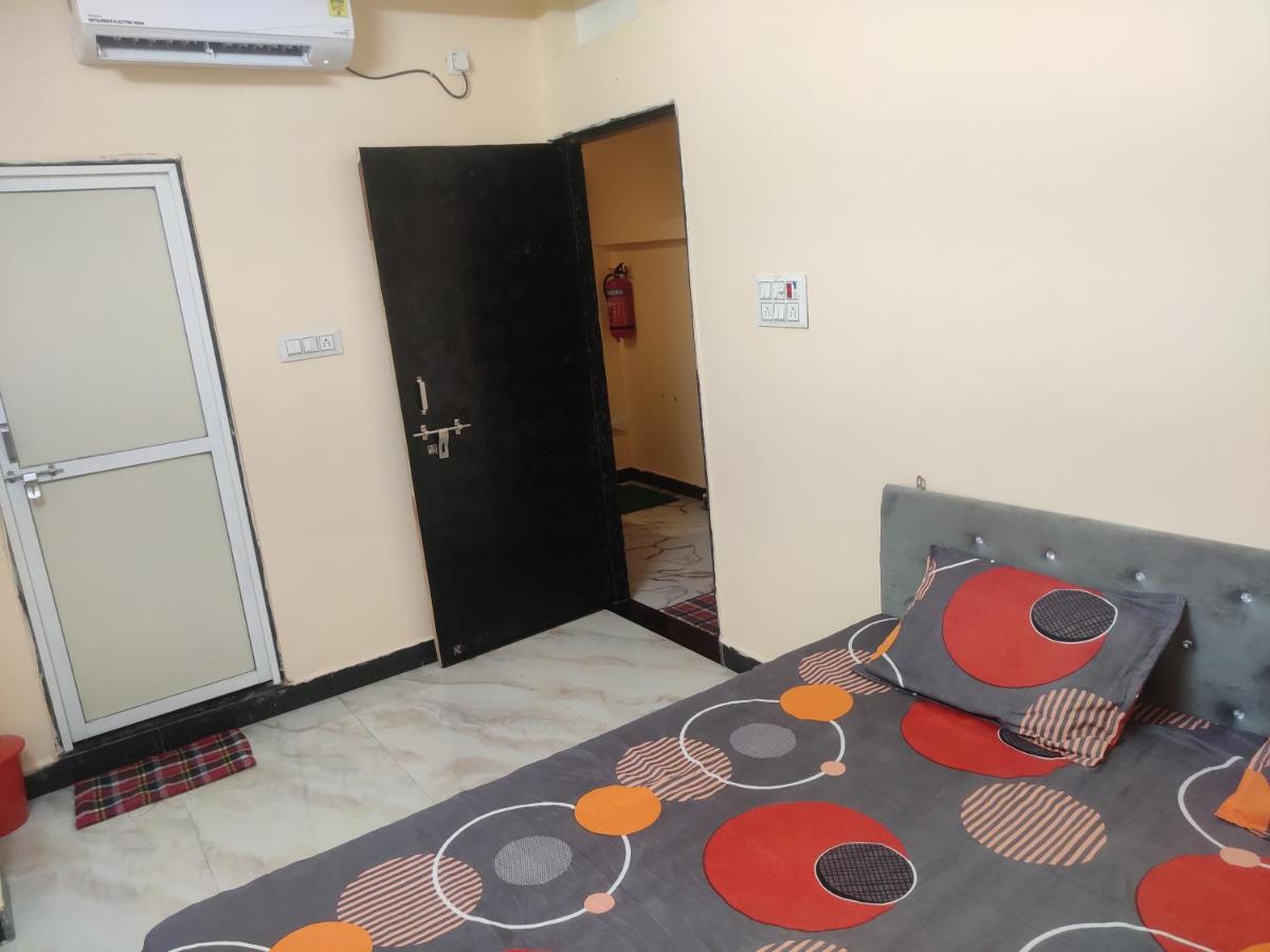 Mahadeva Guest House - Housity