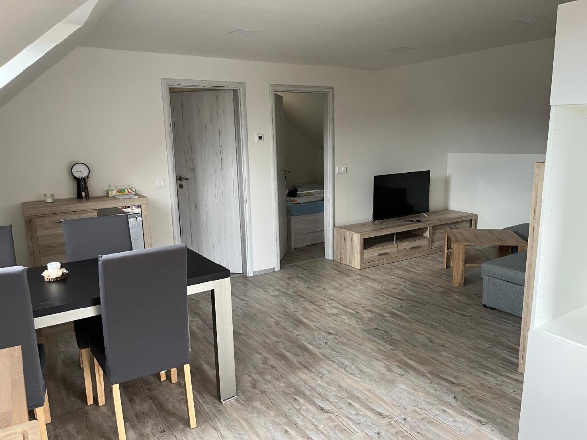 Nový a krásný apartmán v blízkosti Košťálova - Housity