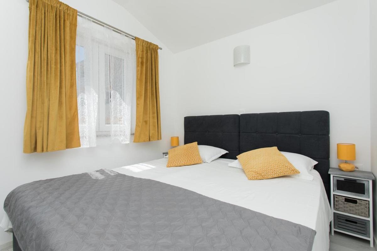 Beach Apartments Mediteran - Housity