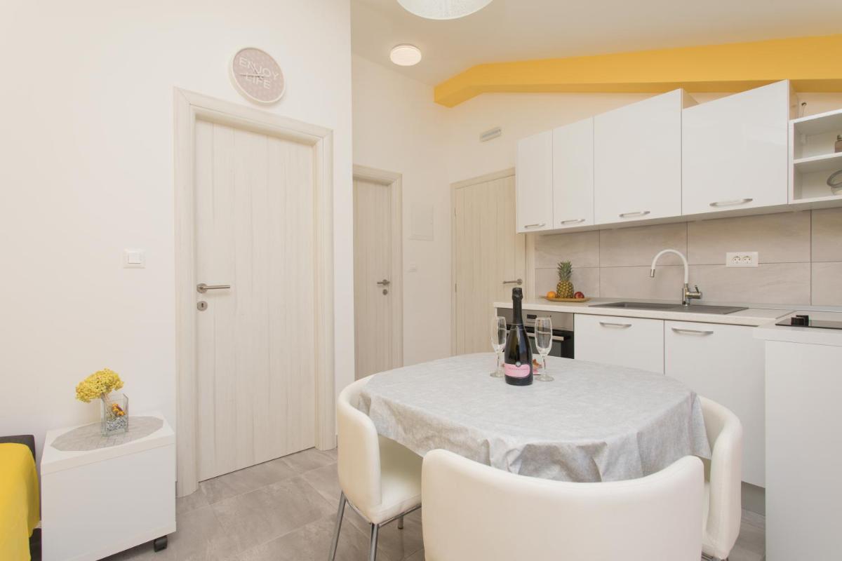 Beach Apartments Mediteran - Housity