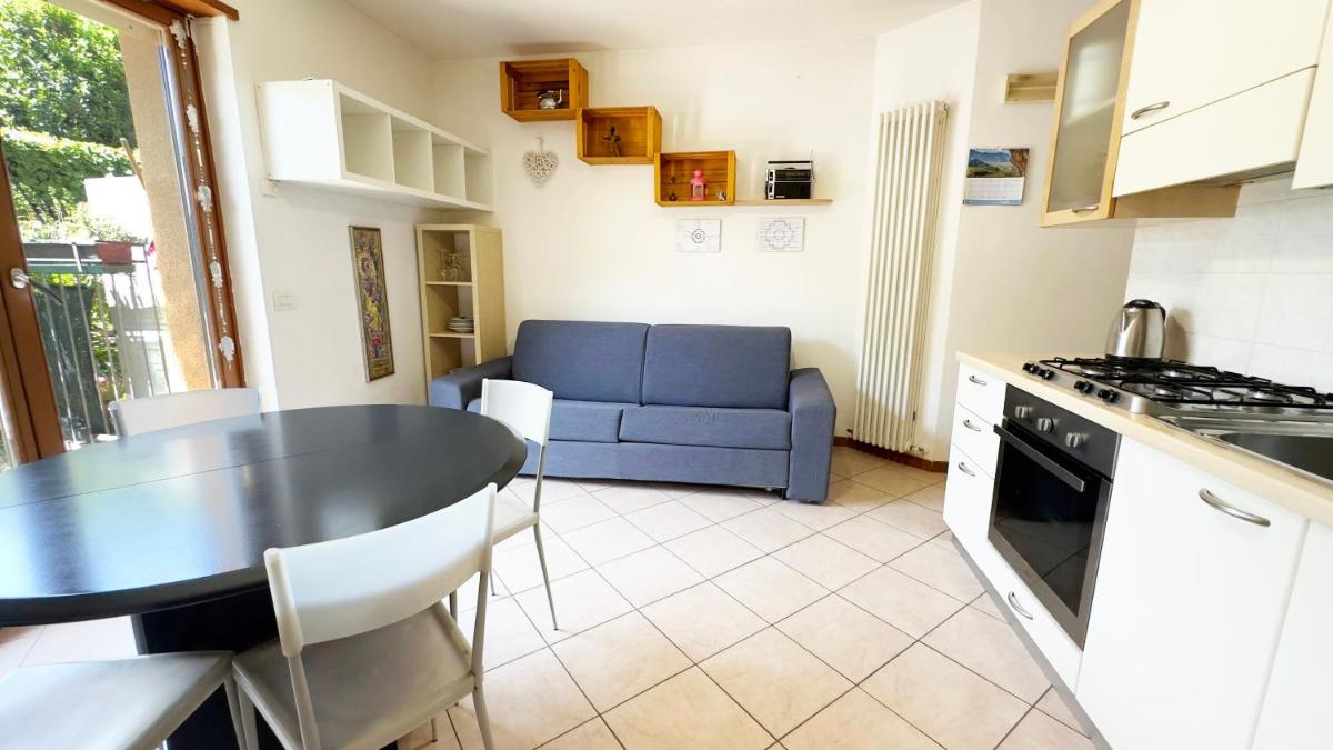 Apartment with a beautiful garden - Housity