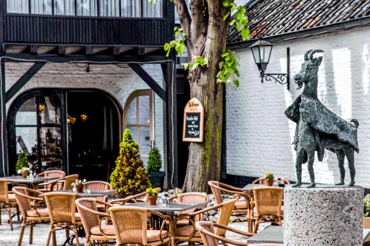 Fletcher Hotel La Ville Blanche - Housity